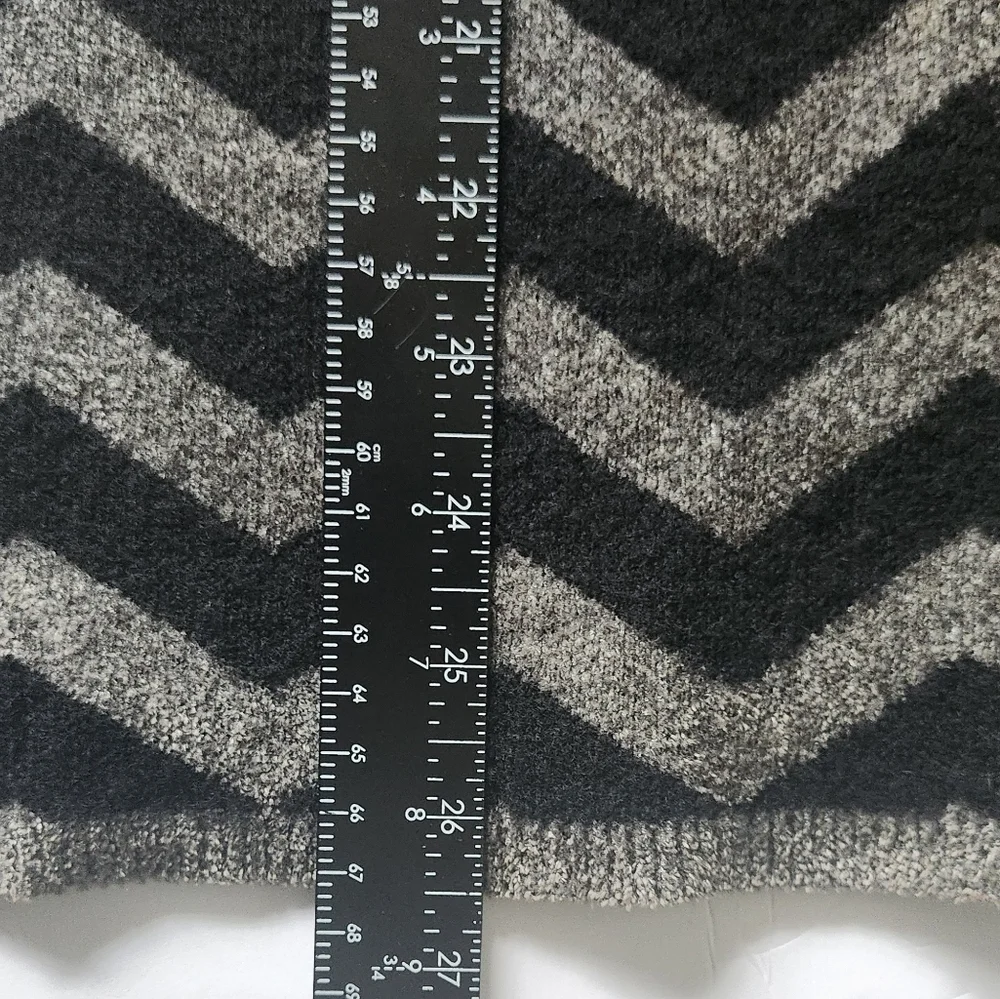 Vintage‎ Dana Buchman Wool V-Neck Cardigan Sweater Chevron Leather Detail Flawed